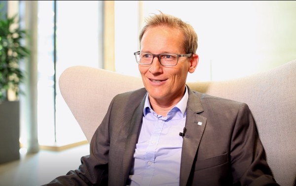 Mitarbeiter Wüstenrot Volker Sommer gibt ein Interview